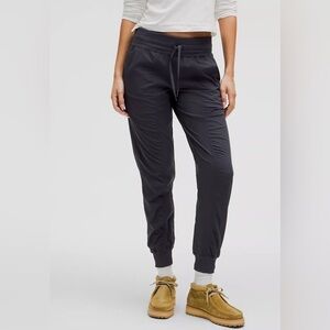 Lululemon Dance Studio Mid-Rise Jogger
Full Length Black XS EUC